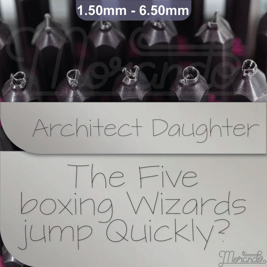 建筑师女儿金属字母邮票,完整的字母表。