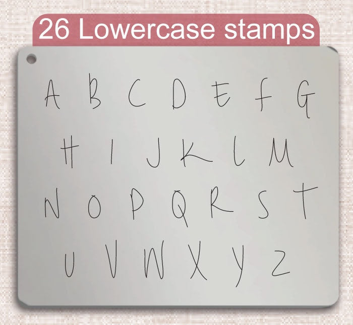 璀璨的金属字母邮票，完整的字母表。