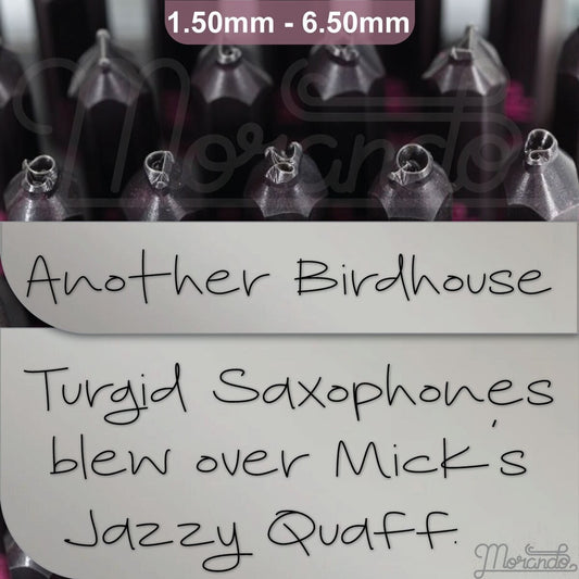 另一个鸟屋金属字母邮票,完整的字母表。